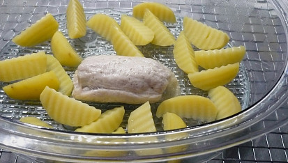 Dietní kuřecí závitky s jablkem a šalvějí