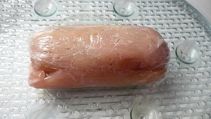 Dietní kuřecí závitky s jablkem a šalvějí