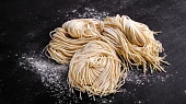Kachní rámen, naše nudle rámen vyráběné ručně s pomocí japonského stroje podle originálních japonských receptur. Foto Marie Bartošová