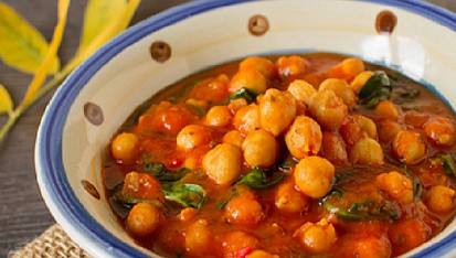 Podzimní cizrnové curry s rajčaty a špenátem podle The 1:1 Diet, Cizrnové curry s rajčaty a špenátem