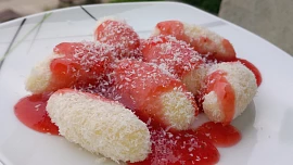 Ricottové noky s kokosem a jahodovou omáčkou