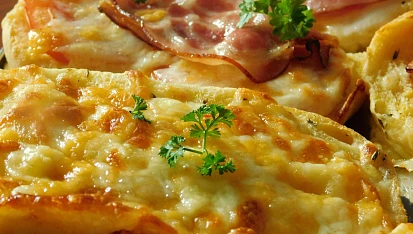 Zapečené housky / Aneb co se starším pečivem