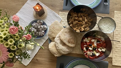 Řecké menu - gyros, tzatziki, řecký salát, pita
