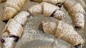 Svatomartinské rohlíčky, S povidly a marmeladou.. jsou úžasné, křehké a zároveň dokřupava a nejsou suché. Moc dekuju za recept ❤️