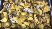 Kuřecí stehna v zakysané smetaně a bylinkách
