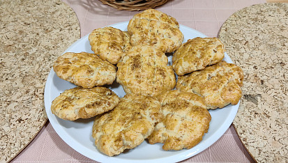 Škvarkové placky, zrovna vytažené z trouby