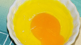 Slovenské vajíčko v misce