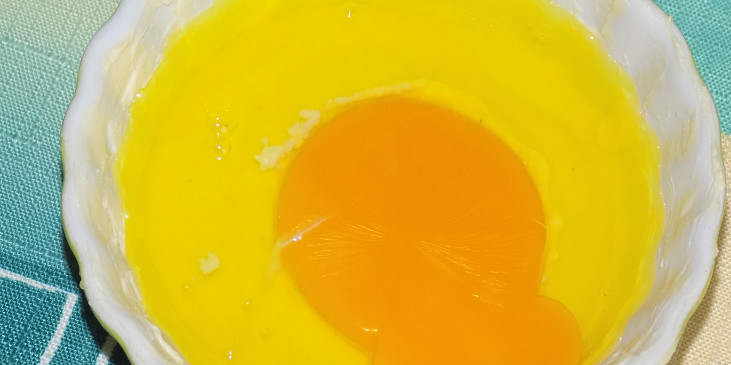 Slovenské vajíčko v misce