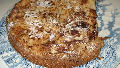 Tvarohový koláč s jablky a skořicovou vůní, Výborný jemný koláč, brzy upeču další!  Snad stihnu vyfotit i celý.