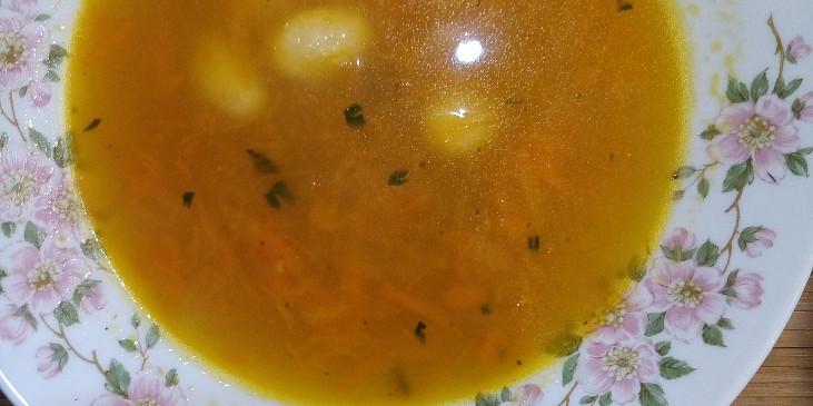 Mrkvová polévka s haluškami
