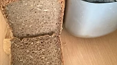 Celozrnný chléb z domácí pekárny