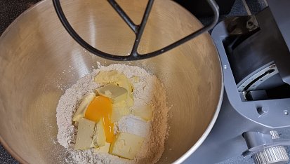 Kapustový quiche s modrým sýrem (slaný koláč)
