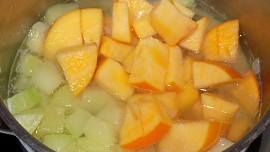 Tykvová polévka s kaki