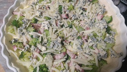 Quiche se šunkou a brokolicí