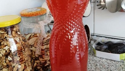 Šípkový sirup s vůní citronu a pomeranče