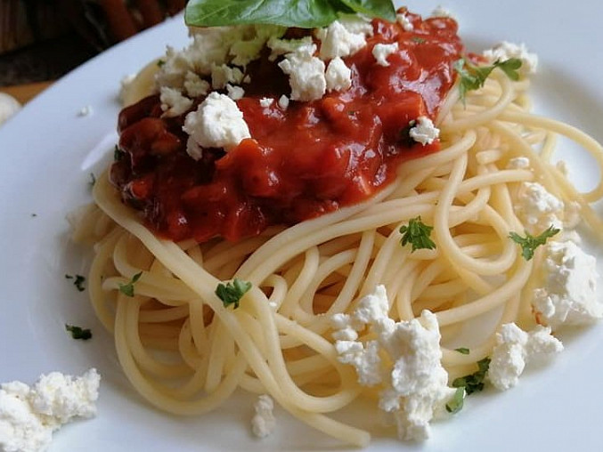 Špagety a zeleninové ragů