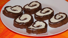 Kakaová roláda s ovocem bez mouky