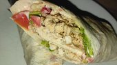 Tortilla s kuřecím masem a česnekovým dipem