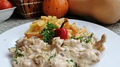 Vepřové pikantní nudličky na smetaně s pórkem
