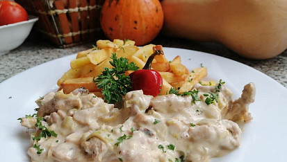 Vepřové pikantní nudličky na smetaně s pórkem