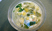 Polévka s kapustičkami, pórkem a vejci