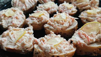 Pomazánka ala krab (krabí tyčinky)