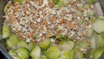 Růžičková kapusta se slaninou