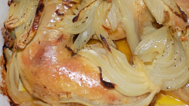 Jednoduchá kuřecí stehna na fenyklu