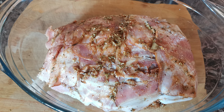 Krůtí prso pečené ve slanině