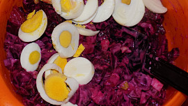 Salát z červené řepy