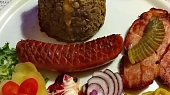 Čočka "Volcano" na kyselo s uzeným a klobásou