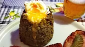 Čočka "Volcano" na kyselo s uzeným a klobásou