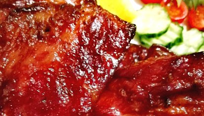 Pečená uzená žebra na medu, pivu a sweet chilli