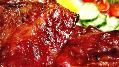 Pečená uzená žebra na medu, pivu a sweet chilli