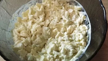 Vaječný salát s řapíkatým celerem