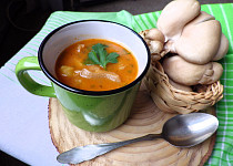 Bramborová gulášová polévka s hlívou