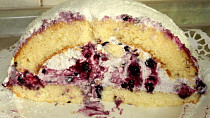 Piškotový dort s borůvkovou náplní