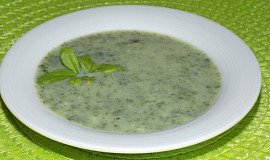 Špenátová polévka Zelený čtvrtek aneb Co s "nevyužitelnými" částmi brokolice