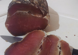 Sušená šunka z vepřové kotlety ve stylu prosciutto