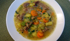 Hovězí hustá polévka s bramborem a zeleninou
