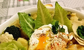 Květákovo-brokolicová polévka s domácími noky