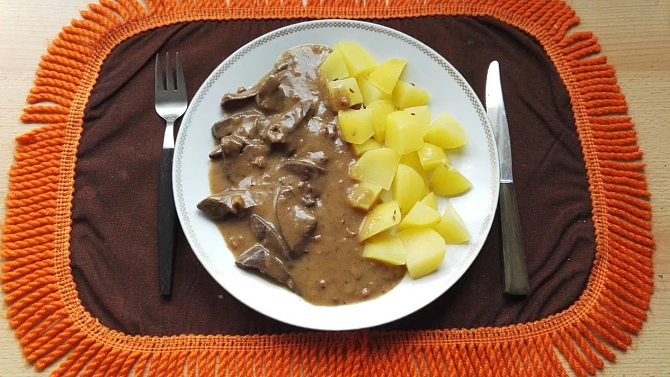 Vepřová játra na uzené slanině