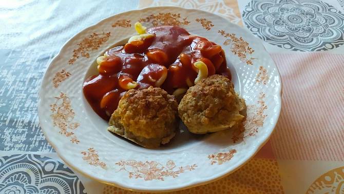 Rajská omáčka s vepřovými kuličkami