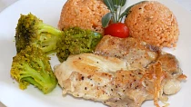 Zázvorovo-medové jáhly s chilli brokolicí a kuřecím masem