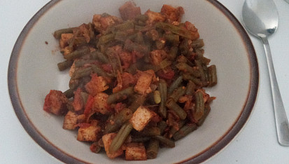 Fazolové lusky s uzeným tofu