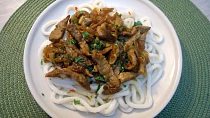 Pikantní minutkové nudličky na cibuli, česneku, zázvoru a chilli