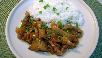 Pikantní minutkové nudličky na cibuli, česneku, zázvoru a chilli