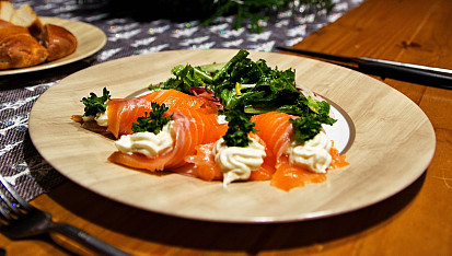 Domácí gravlax & luxusní lahůdky z gravlaxu, Gravlaxové závitky s křenovou pěnou