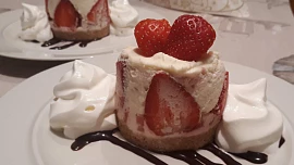 Mini cheesecake s jahodami za studena