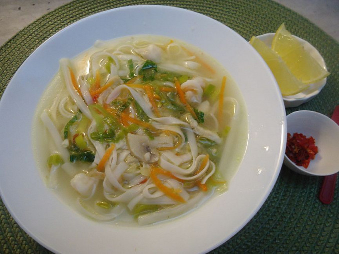 Asijská polévka s treskou a krevetami